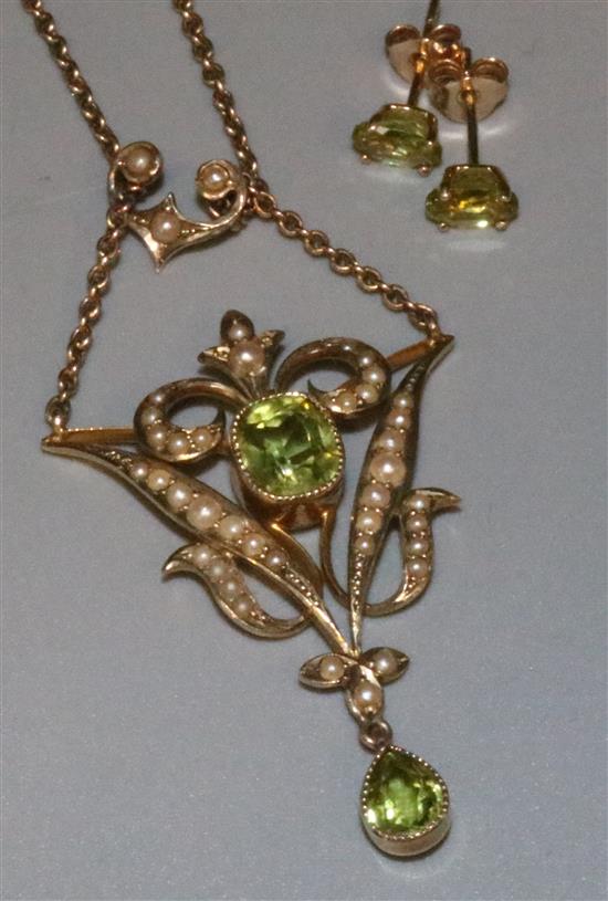 Edwardian gold wing shaped pendant on fine chain